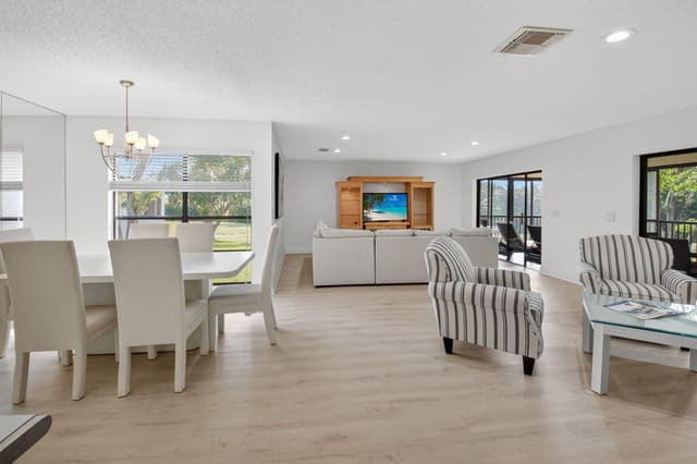 10 Southport Lane B, Boynton Beach, FL 33436