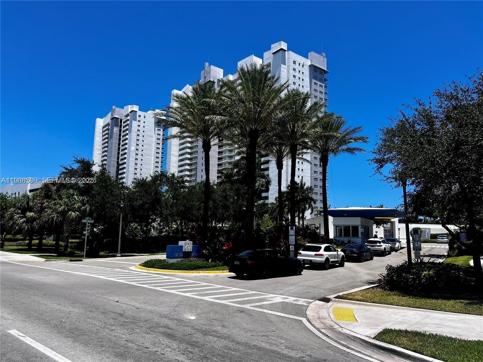 15051 Royal Oaks Lane 2301, North Miami, FL 33181