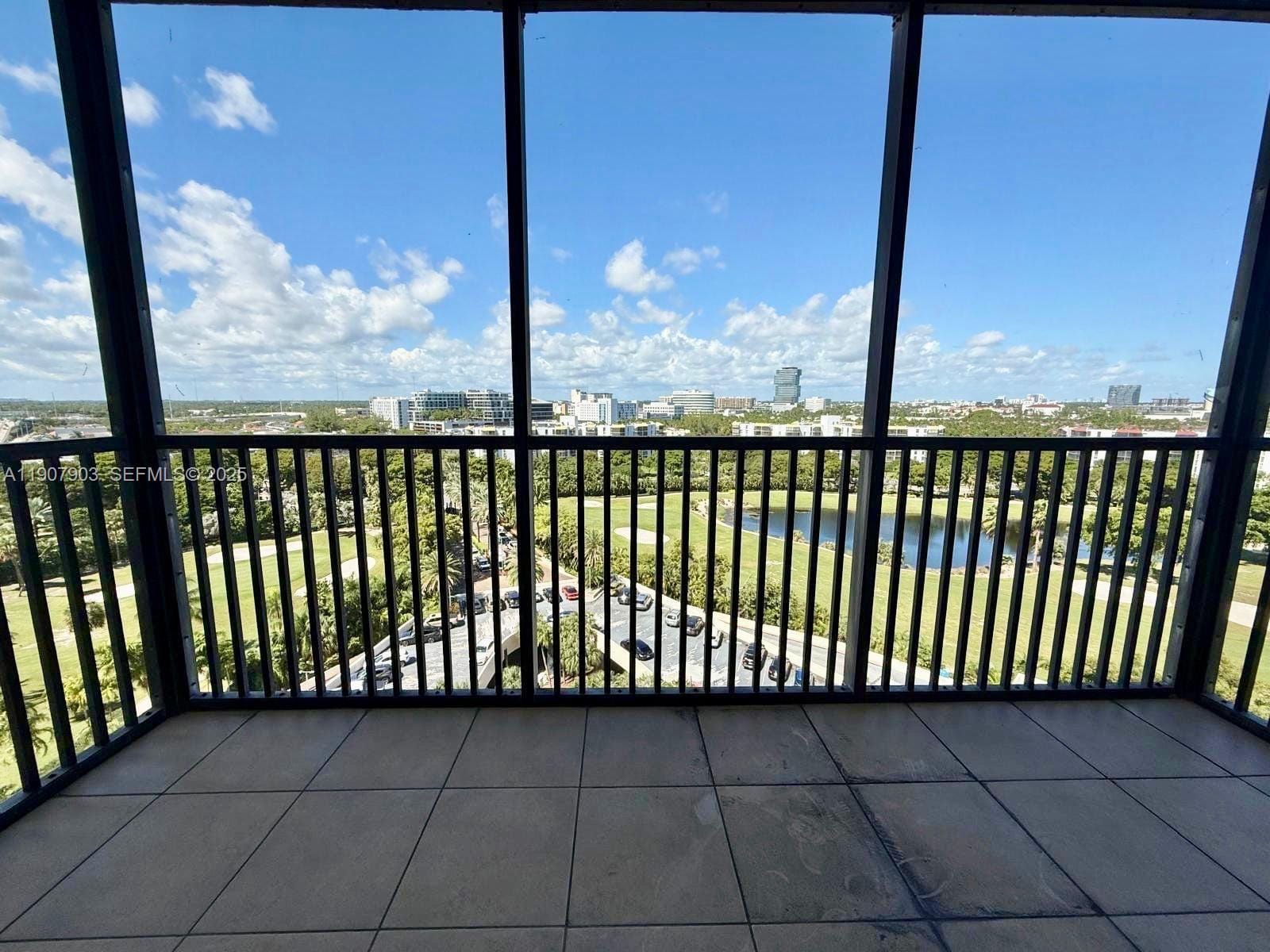 20301 W Country Club Drive 1421, Aventura, FL 33180 photo 2