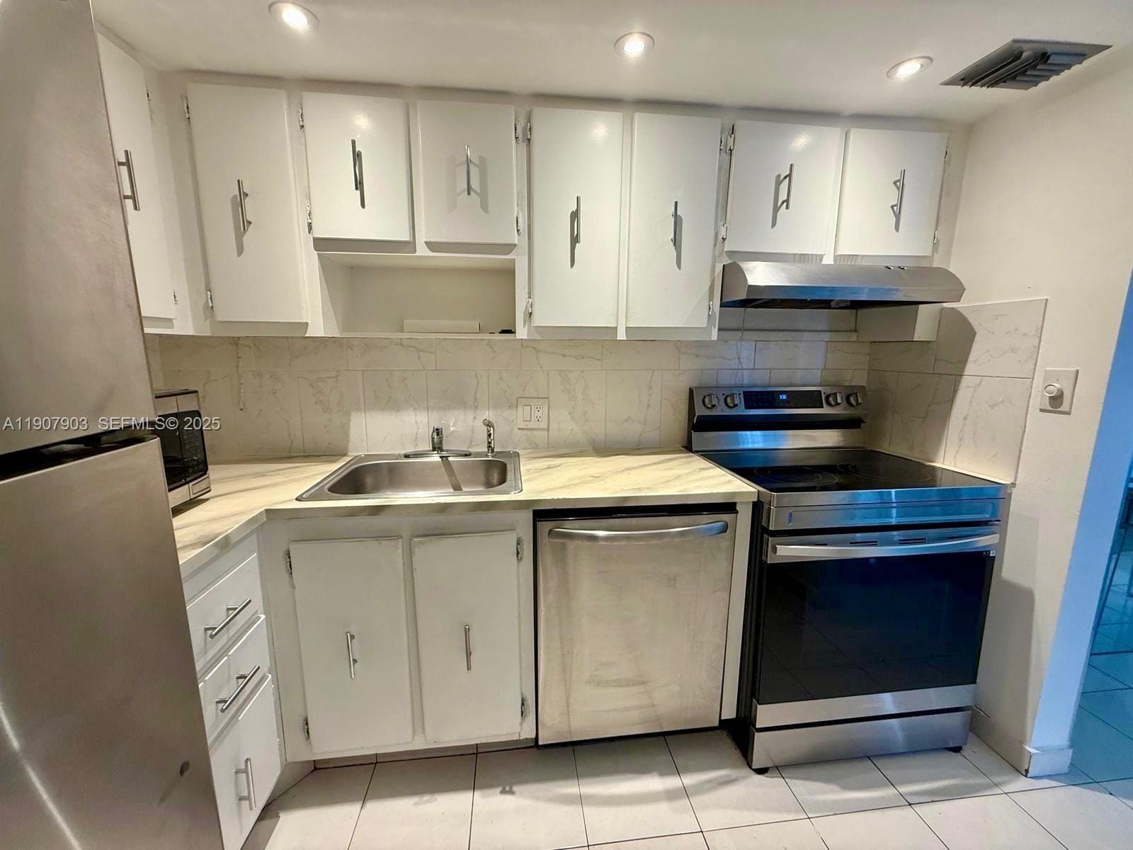 20301 W Country Club Drive 1421, Aventura, FL 33180 photo 11