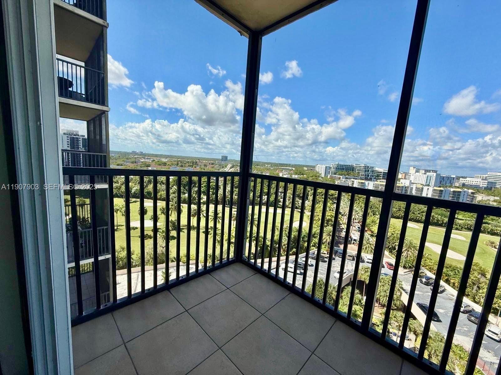 20301 W Country Club Drive 1421, Aventura, FL 33180 photo 3