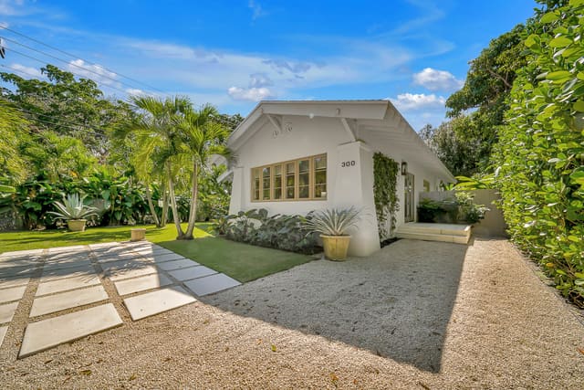 300 Barcelona Road, sold in El Cid, West Palm Beach, FL