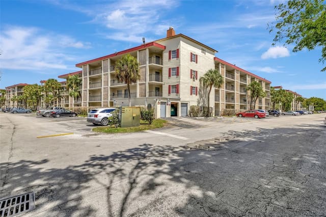 3070 NW 48th Terrace 415, Lauderdale Lakes, FL 33313