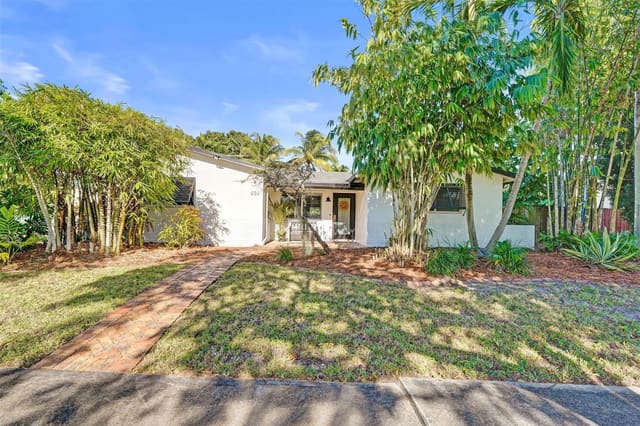 601 S Rainbow Drive, Hollywood, FL 33021