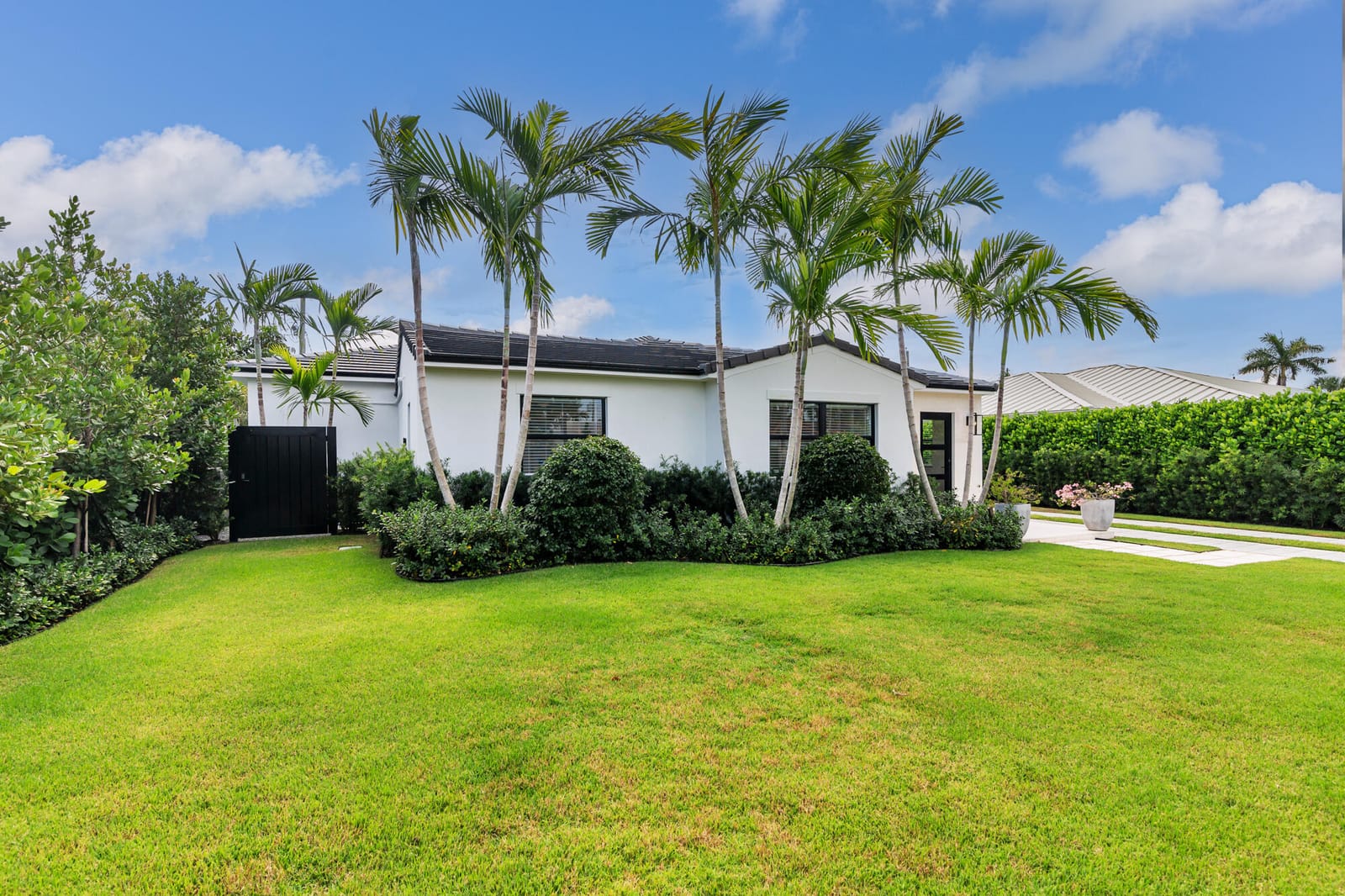 338 Alhambra Place, West Palm Beach, FL 33405 photo 2