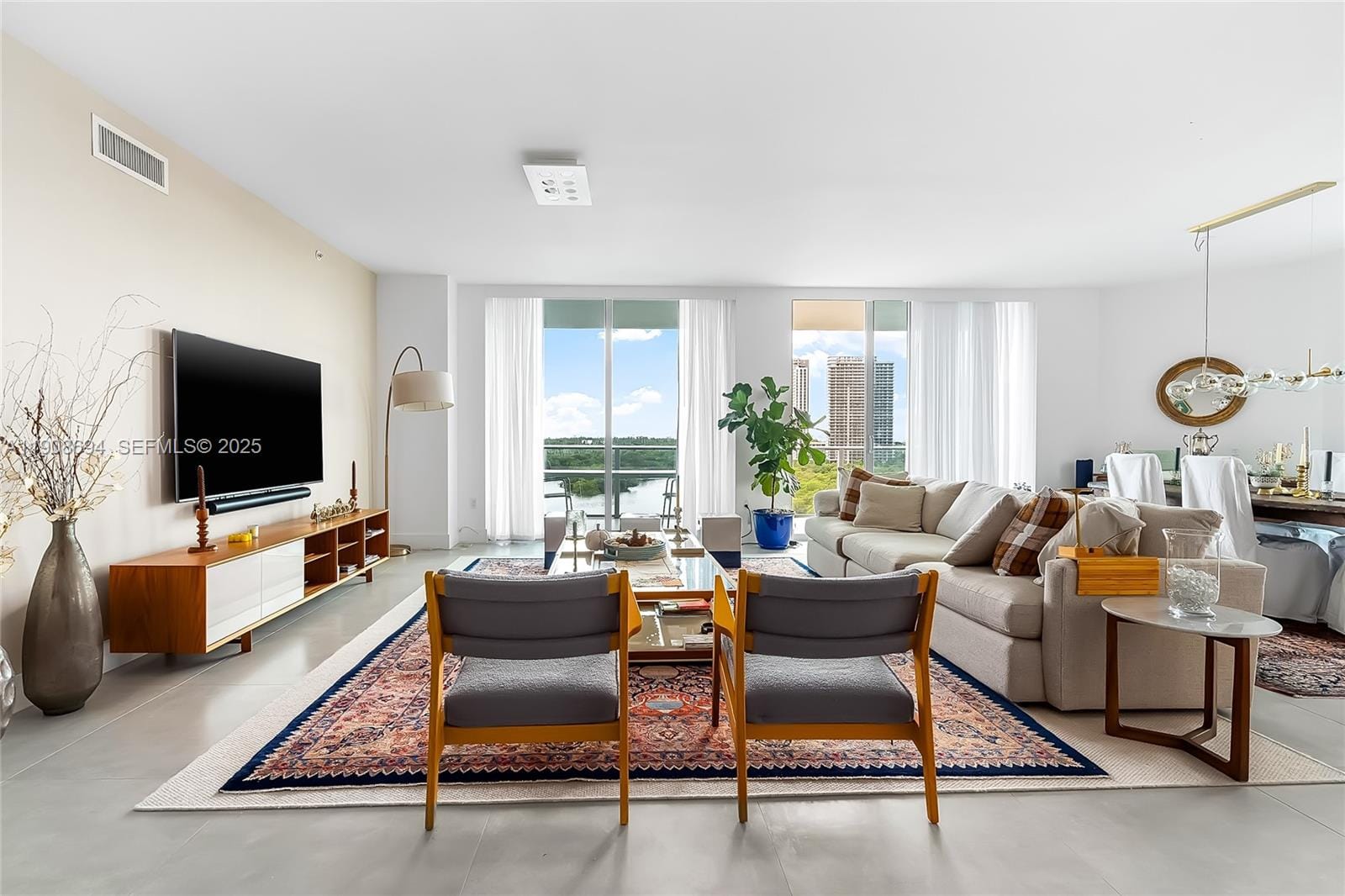 17111 Biscayne Boulevard 902, North Miami Beach, FL 33160 photo 3