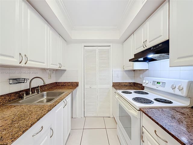 17600 NW 68th Avenue B2004, sold in Lakeview Gardens At Miami, Hialeah, FL