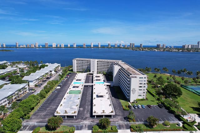 801 Lake Shore Drive 102, Lake Park, FL 33403