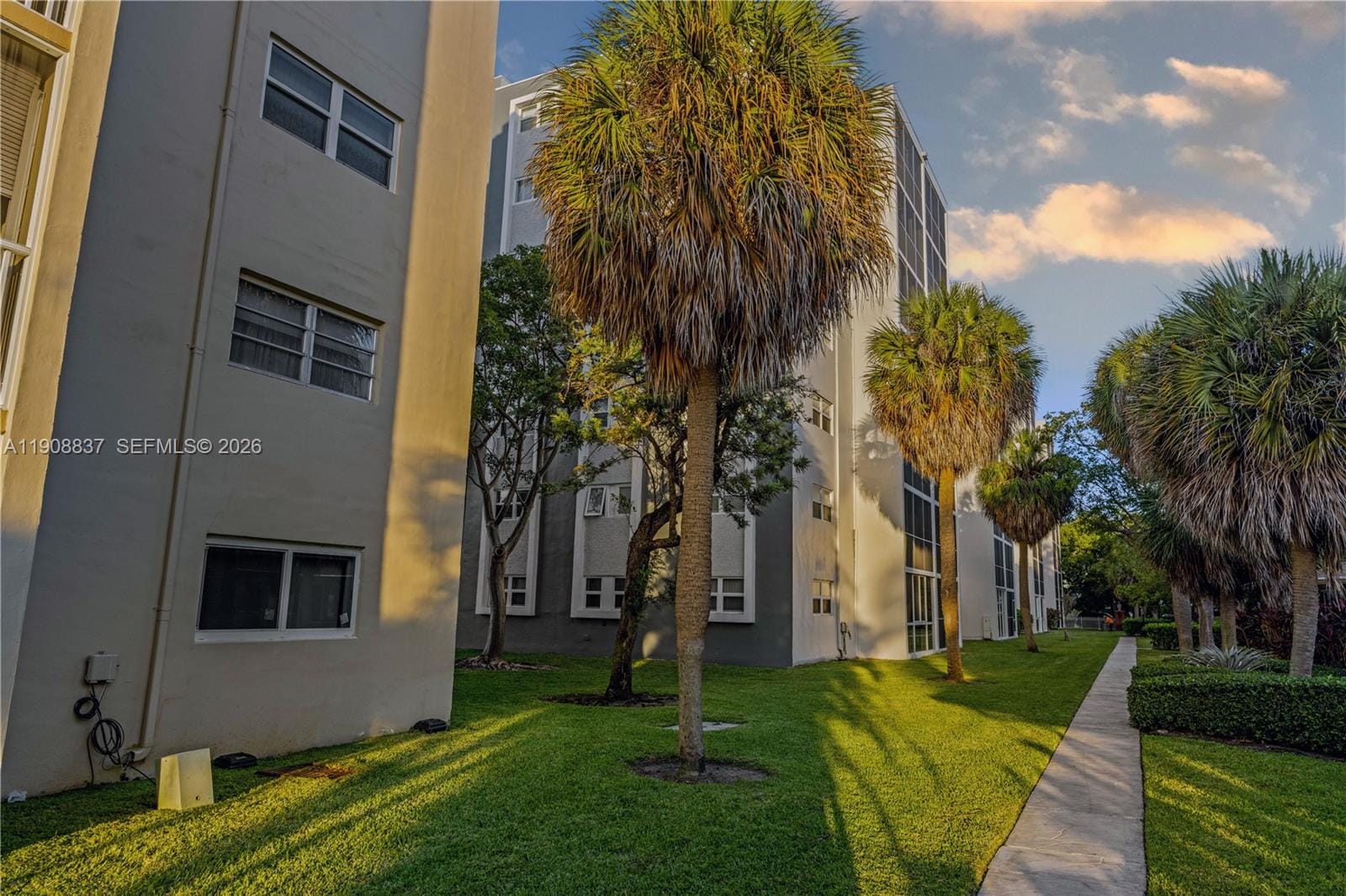 619 NE 14th Avenue 304, Hallandale Beach, FL 33009 photo 14