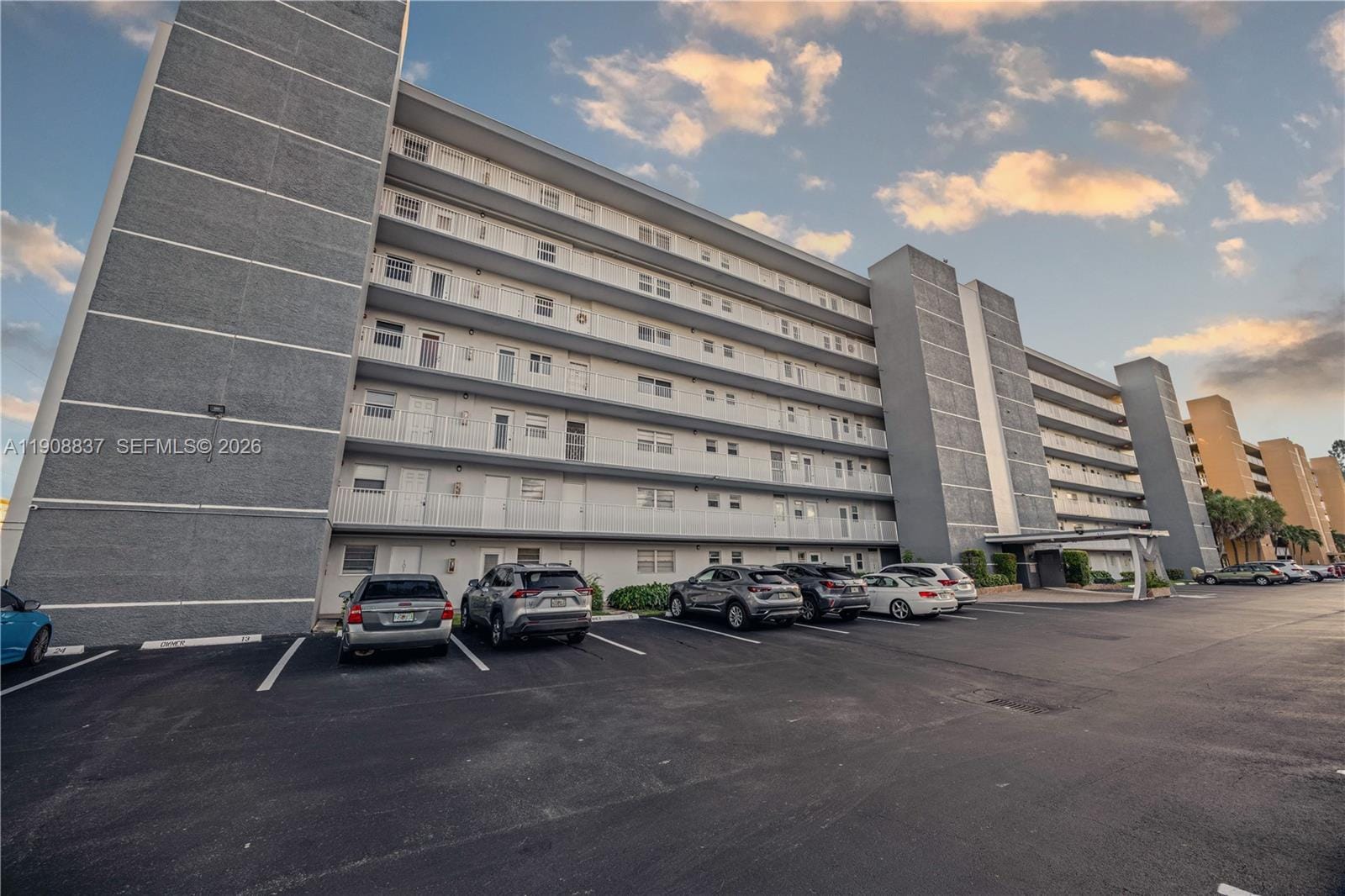 619 NE 14th Avenue 304, Hallandale Beach, FL 33009 photo 15