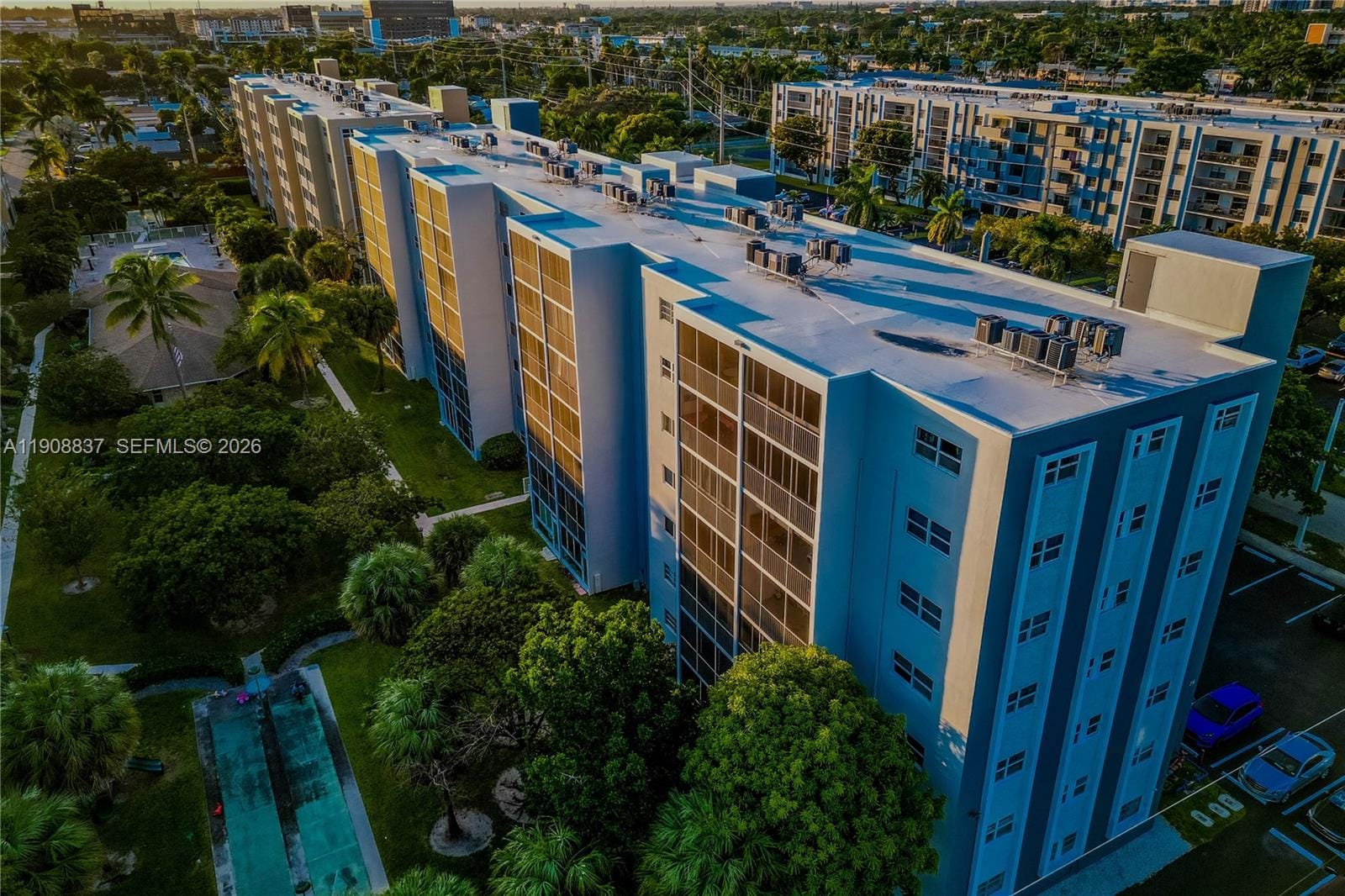 619 NE 14th Avenue 304, Hallandale Beach, FL 33009 photo 16