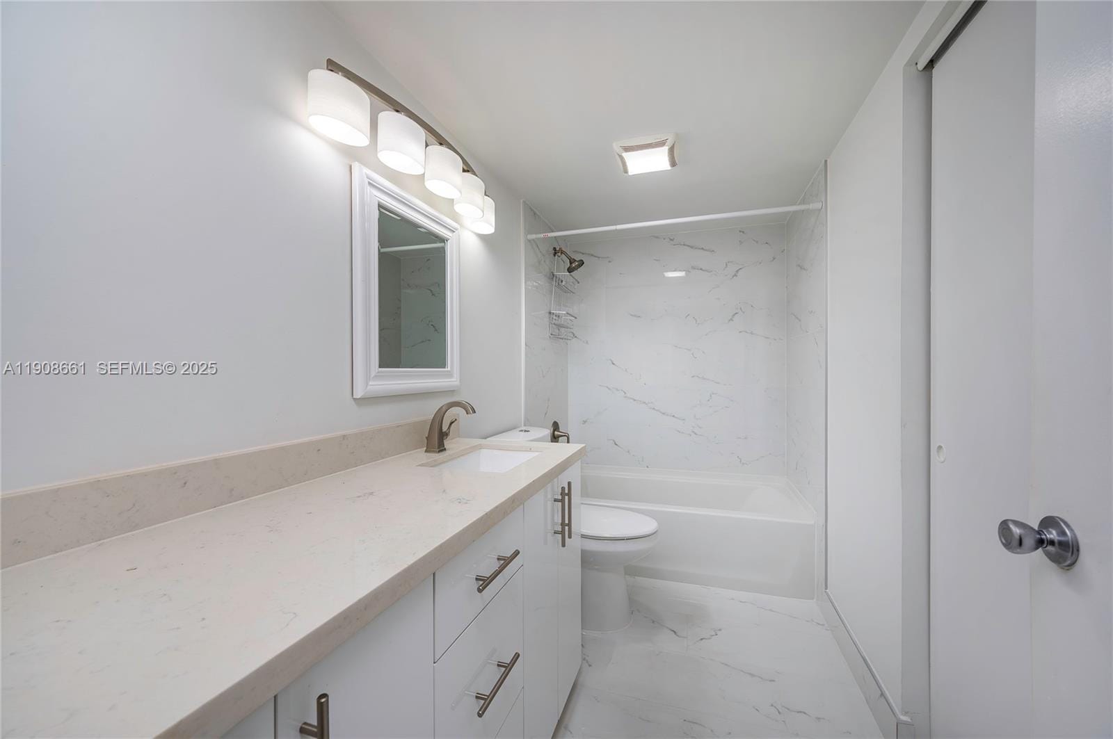 10421 Mahogany Key Circle 105, Miami, FL 33196 photo 13