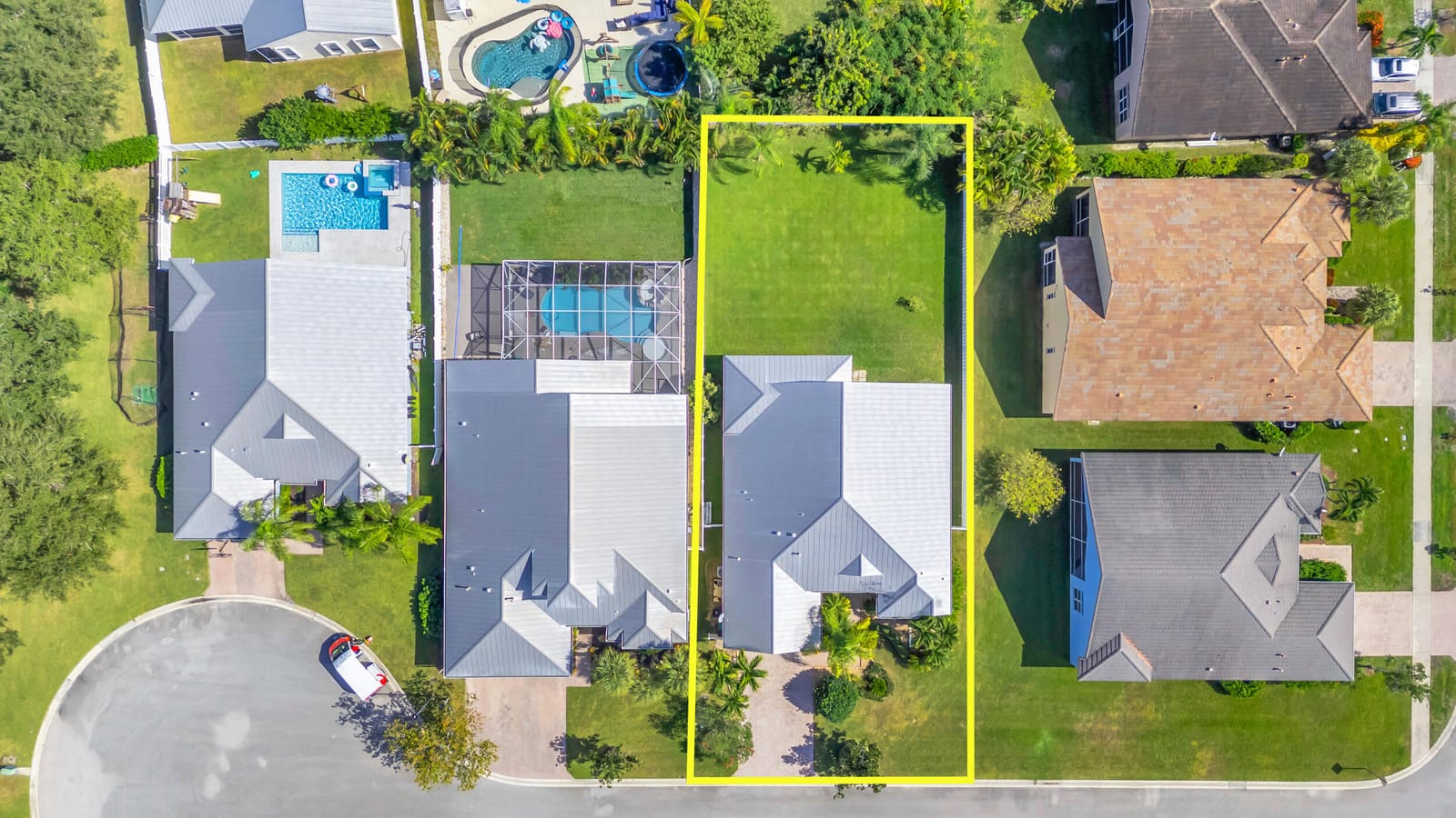 302 NW Westover Court — photo 3