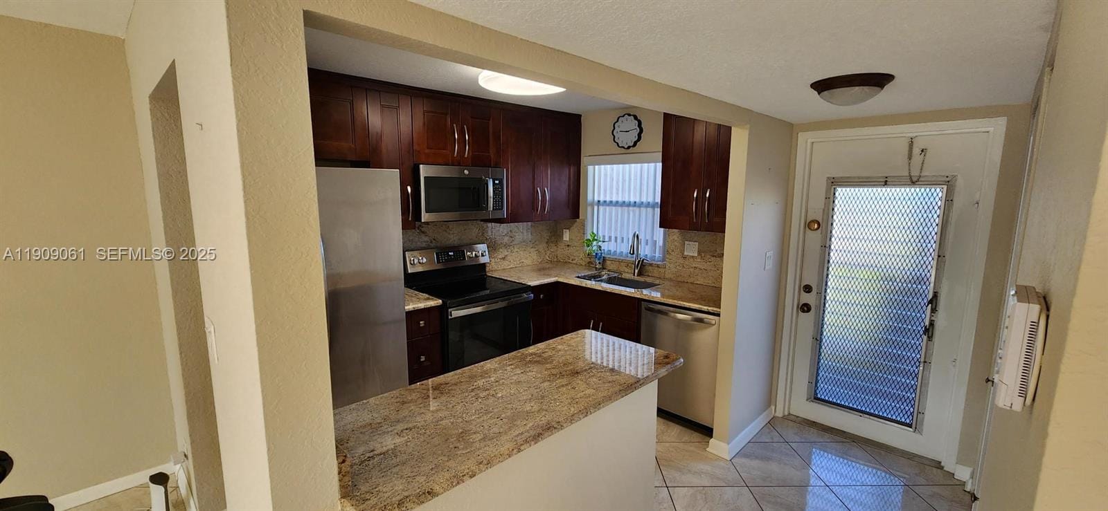 9620 Sunrise Lakes Boulevard 211, Sunrise, FL 33322