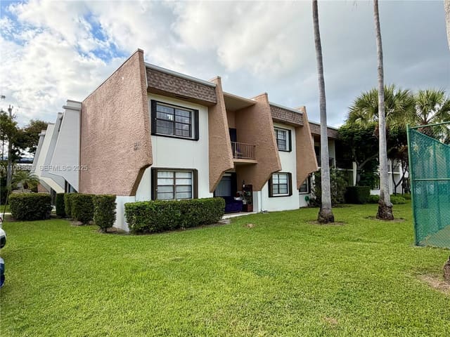 8281 SW 128th Street 204-1, sold in Sunrise Point Condo Bldg, Pinecrest, FL