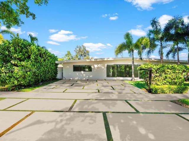 19461 NE 22nd Road, sold in Sky Lake, North Miami Beach, FL