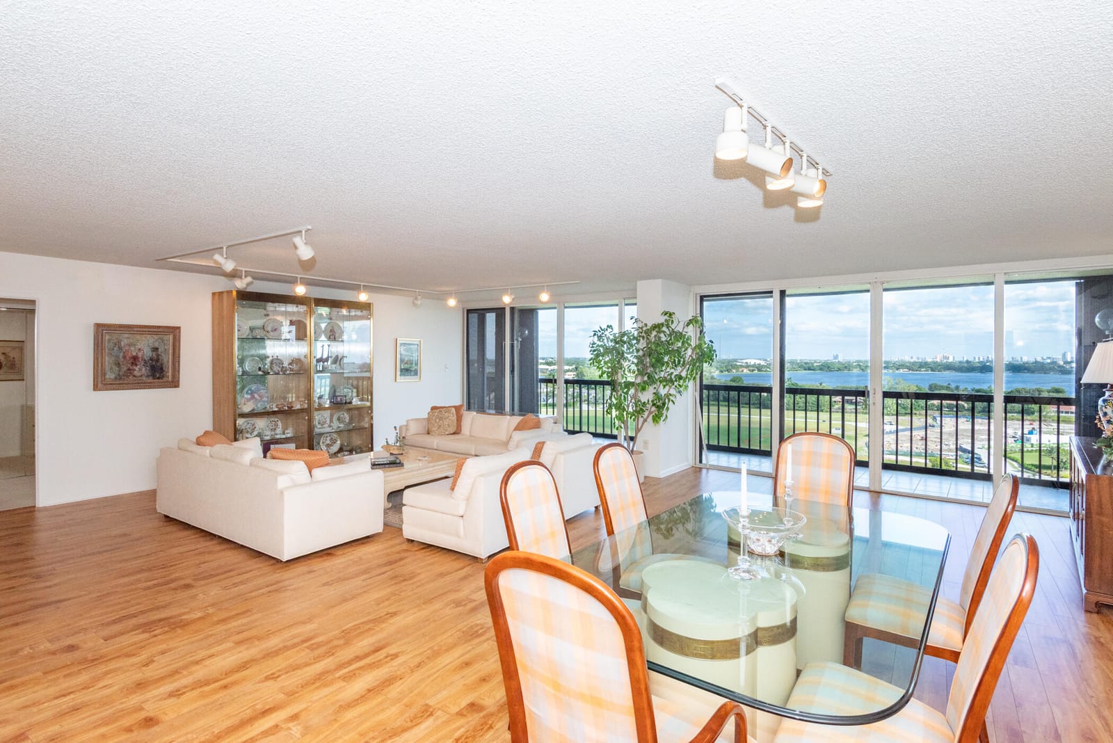 2480 Presidential Way 1504 — photo 4