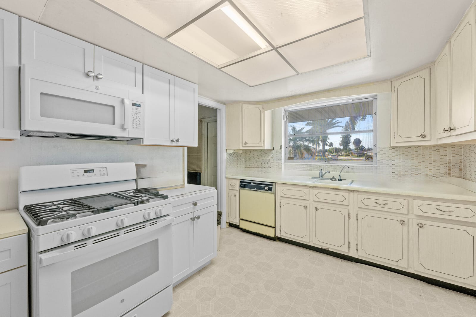 490 W 31st Street — photo 5