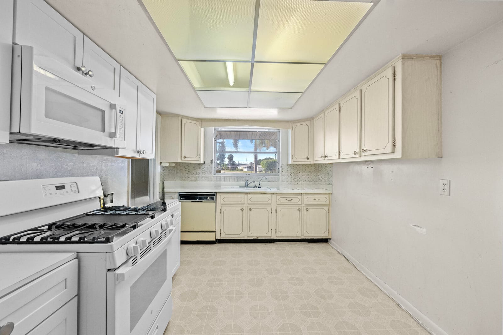 490 W 31st Street — photo 6