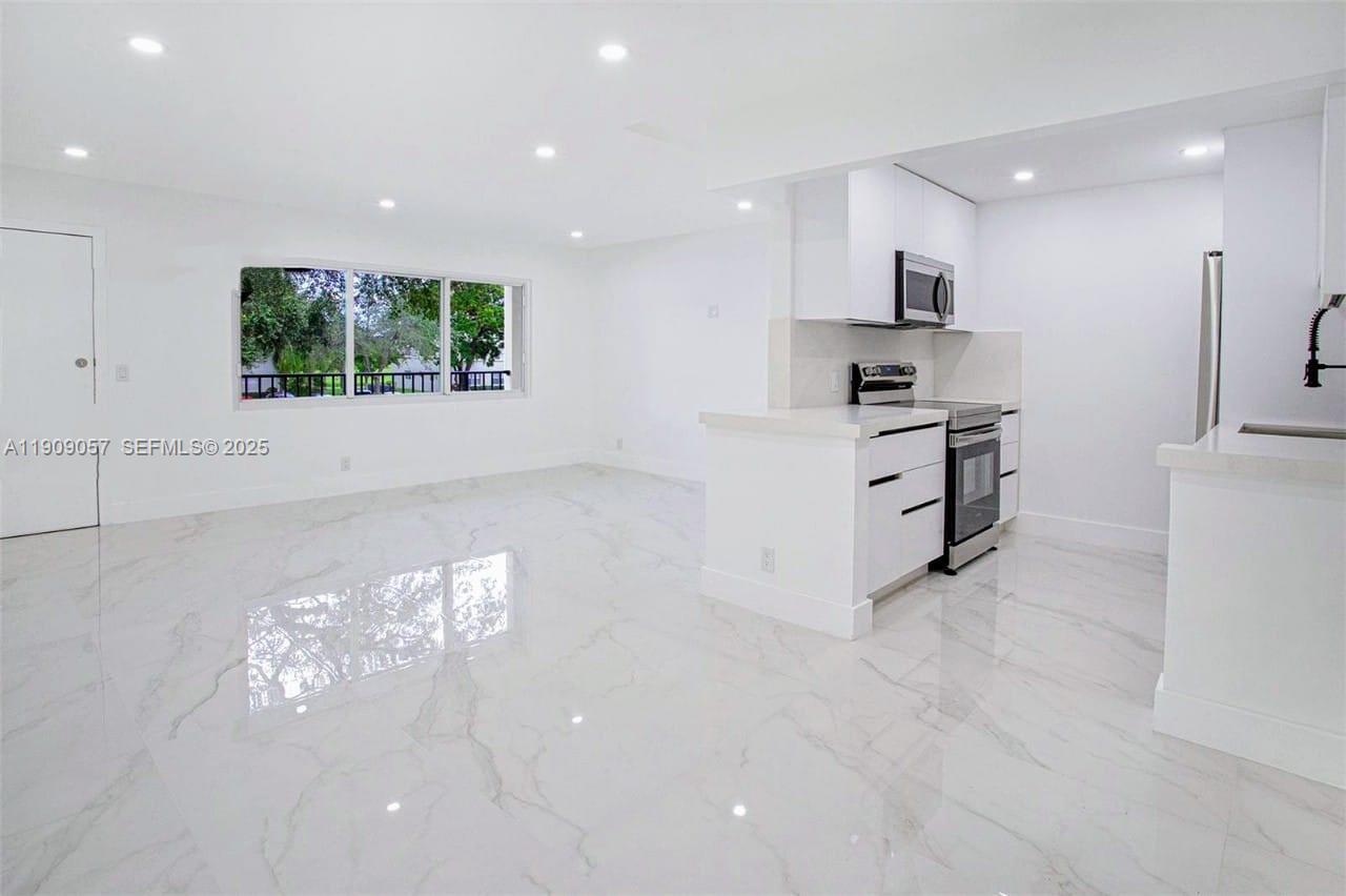 13250 SW 7th Court 204L — photo 12
