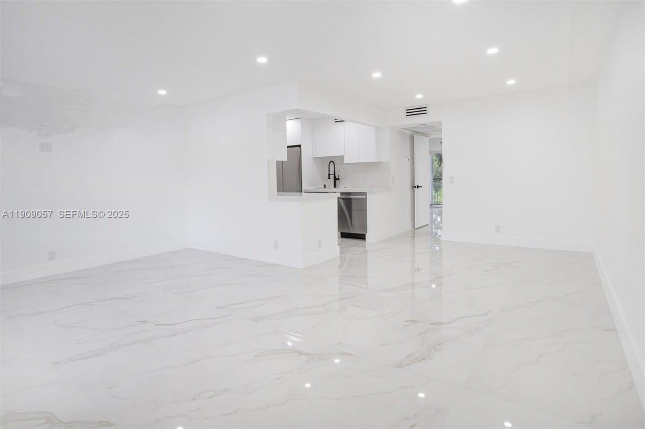 13250 SW 7th Court 204L, Pembroke Pines, FL 33027 photo 13