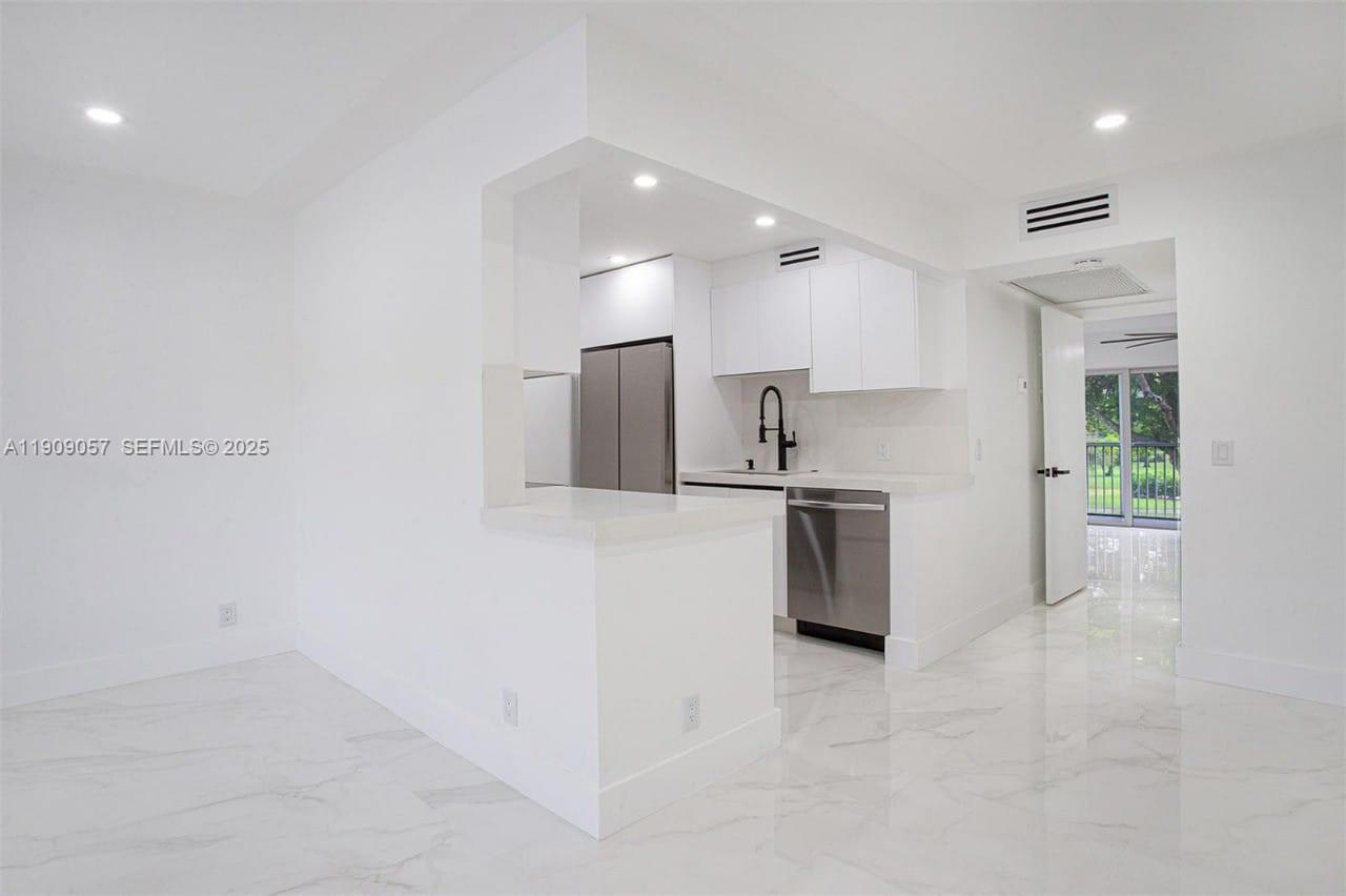 13250 SW 7th Court 204L, Pembroke Pines, FL 33027 photo 14