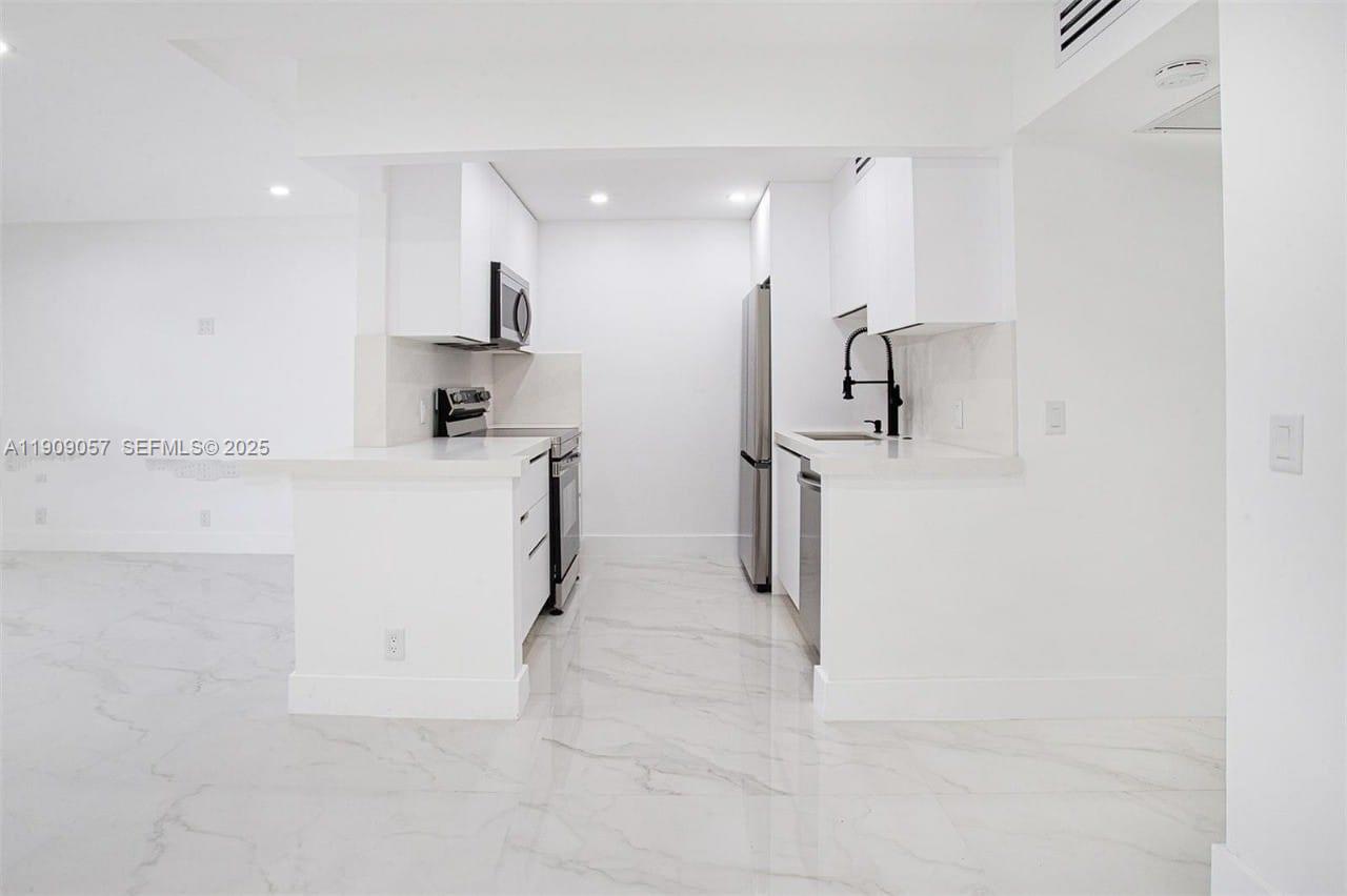 13250 SW 7th Court 204L — photo 10