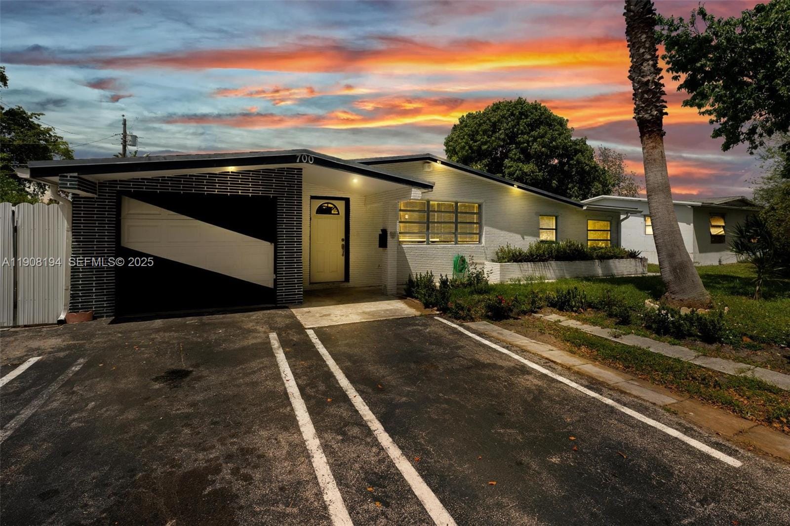 700 SW 67th Avenue, Pembroke Pines, FL 33023