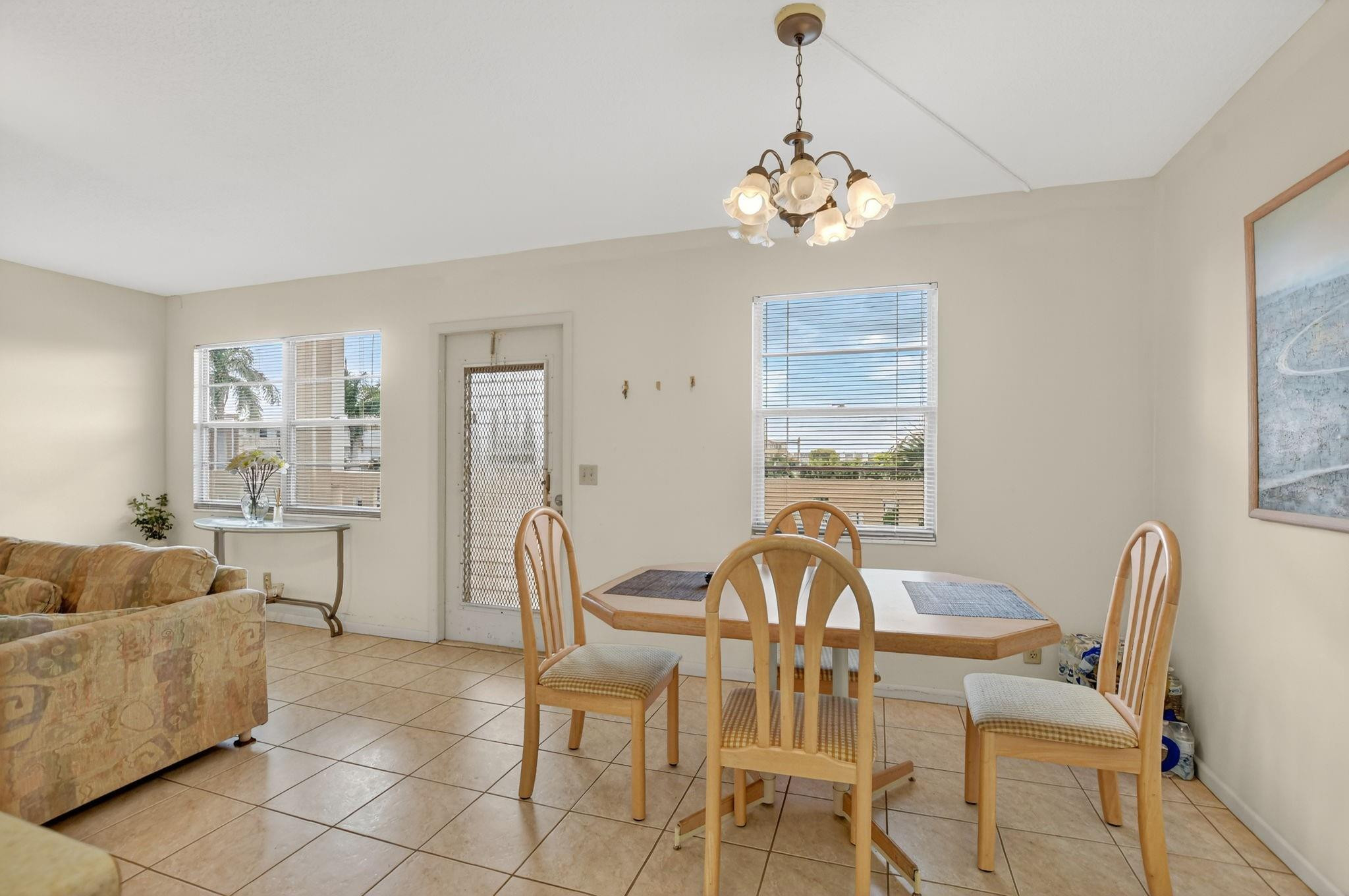 3025 Guildford B 3025 — photo 11