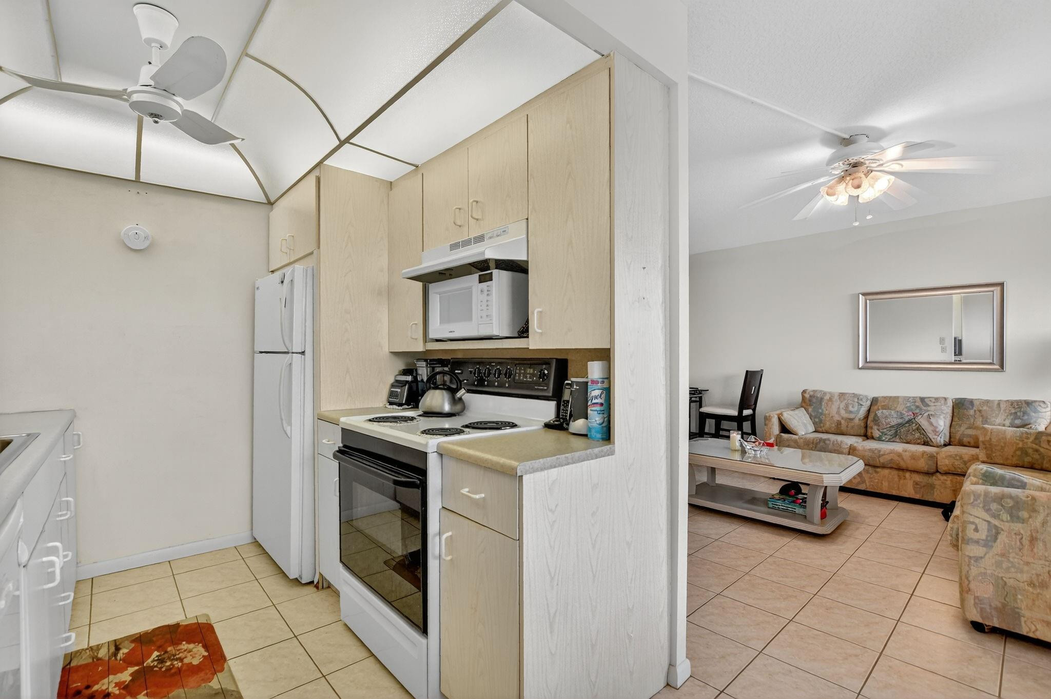 3025 Guildford B 3025 — photo 12
