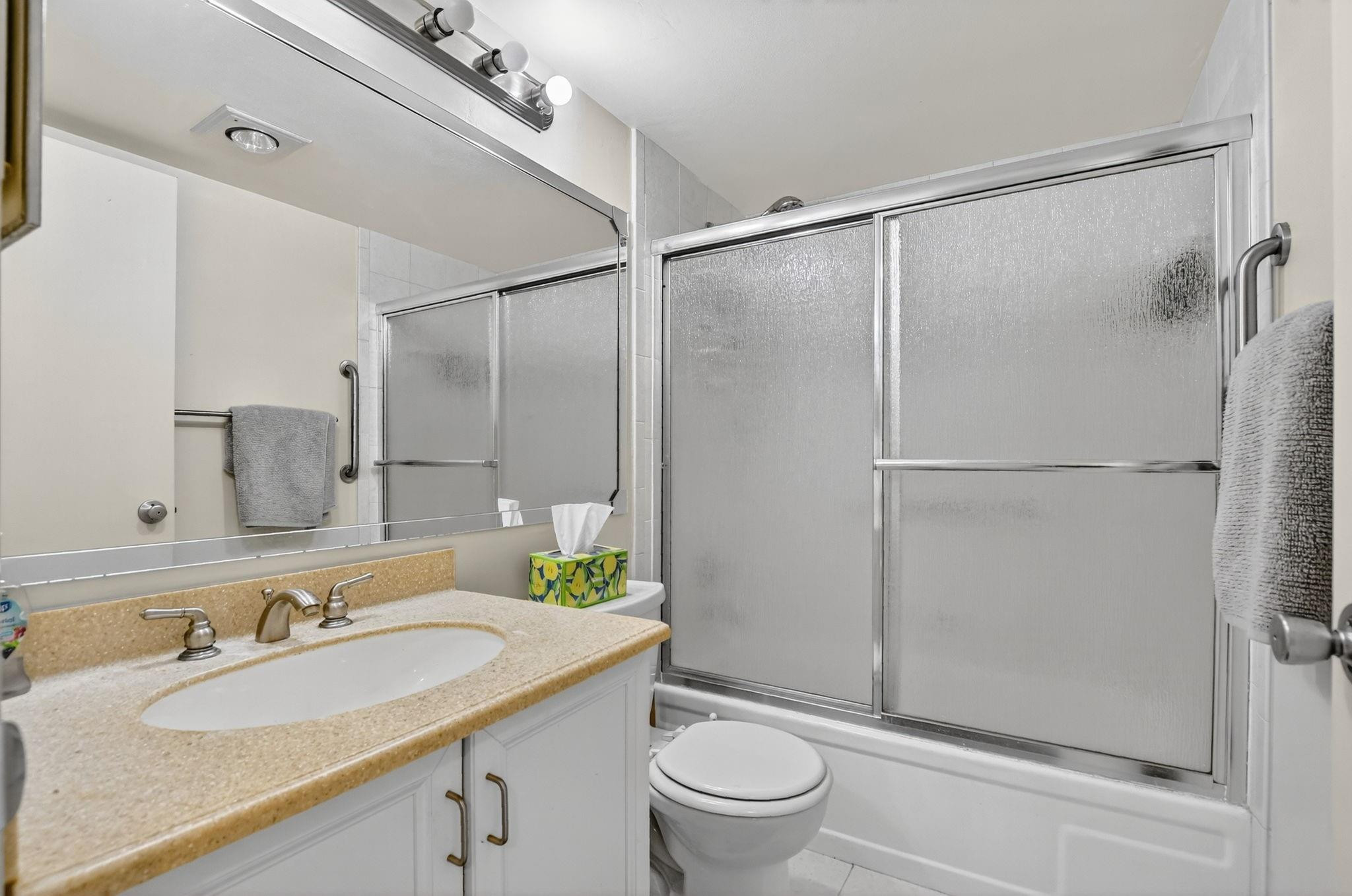3025 Guildford B 3025, Boca Raton, FL 33434 photo 14
