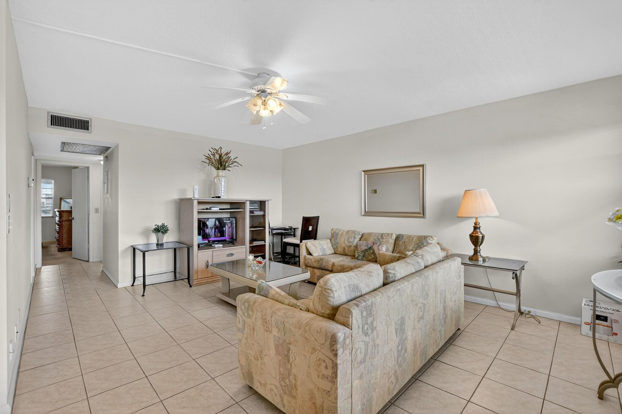 3025 Guildford B 3025 — photo 6
