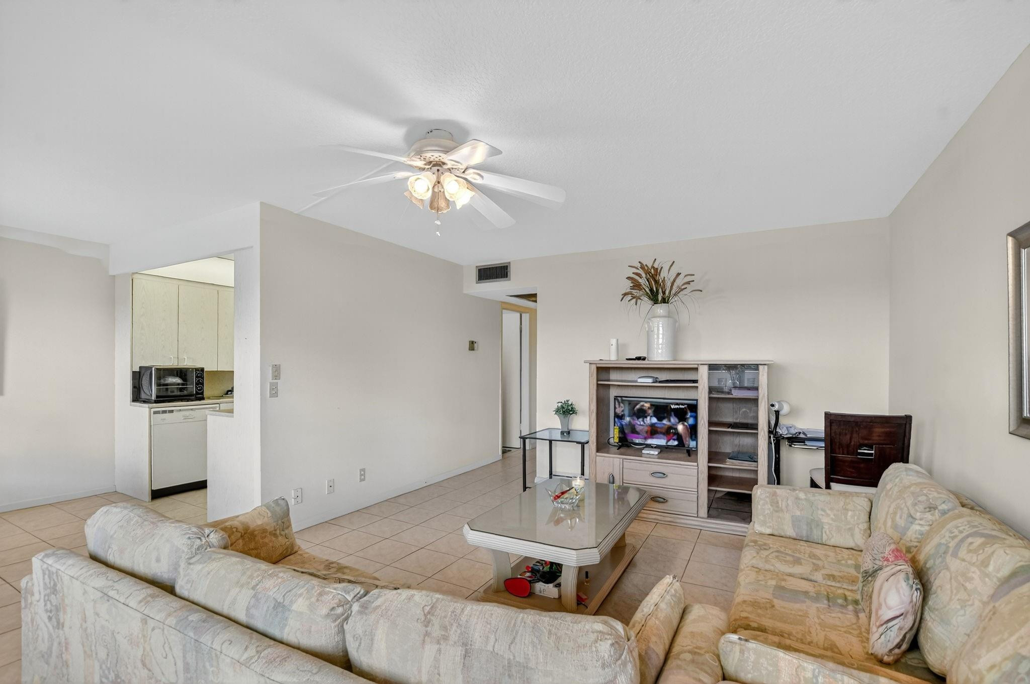 3025 Guildford B 3025 — photo 7