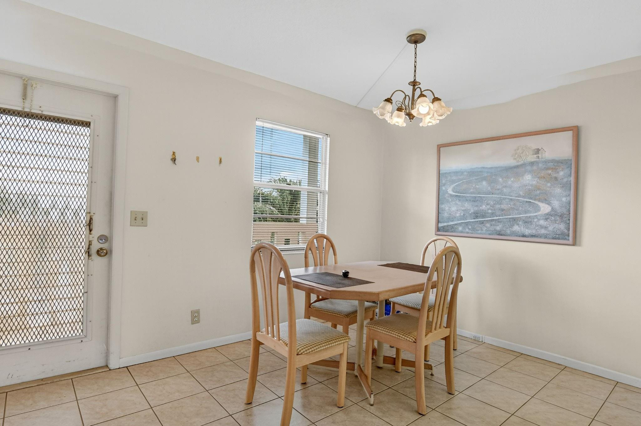 3025 Guildford B 3025 — photo 10
