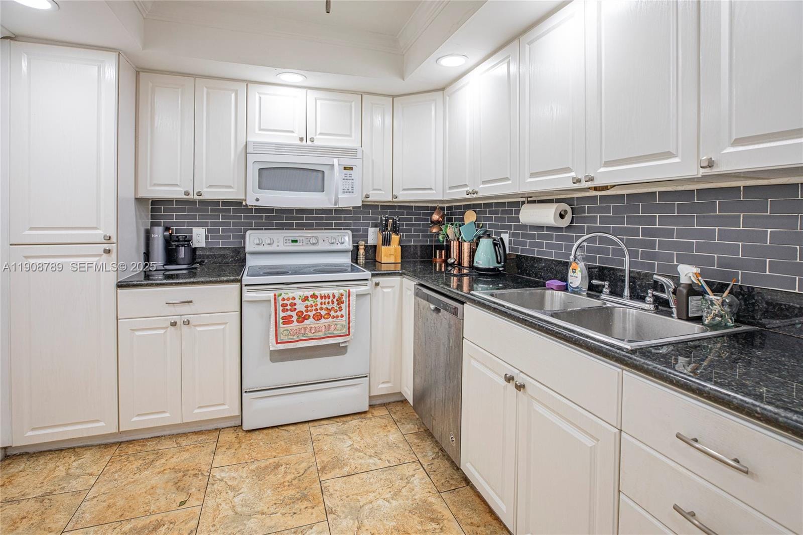 437 Golden Isles Drive 9B-C — photo 3