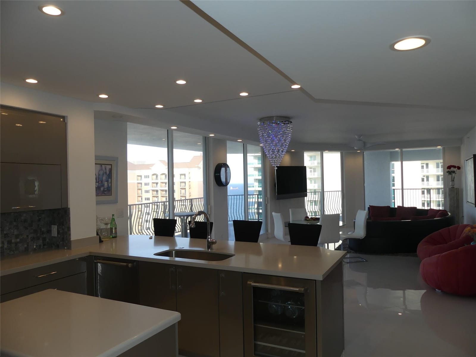 100 S Birch Road 2502C — photo 3