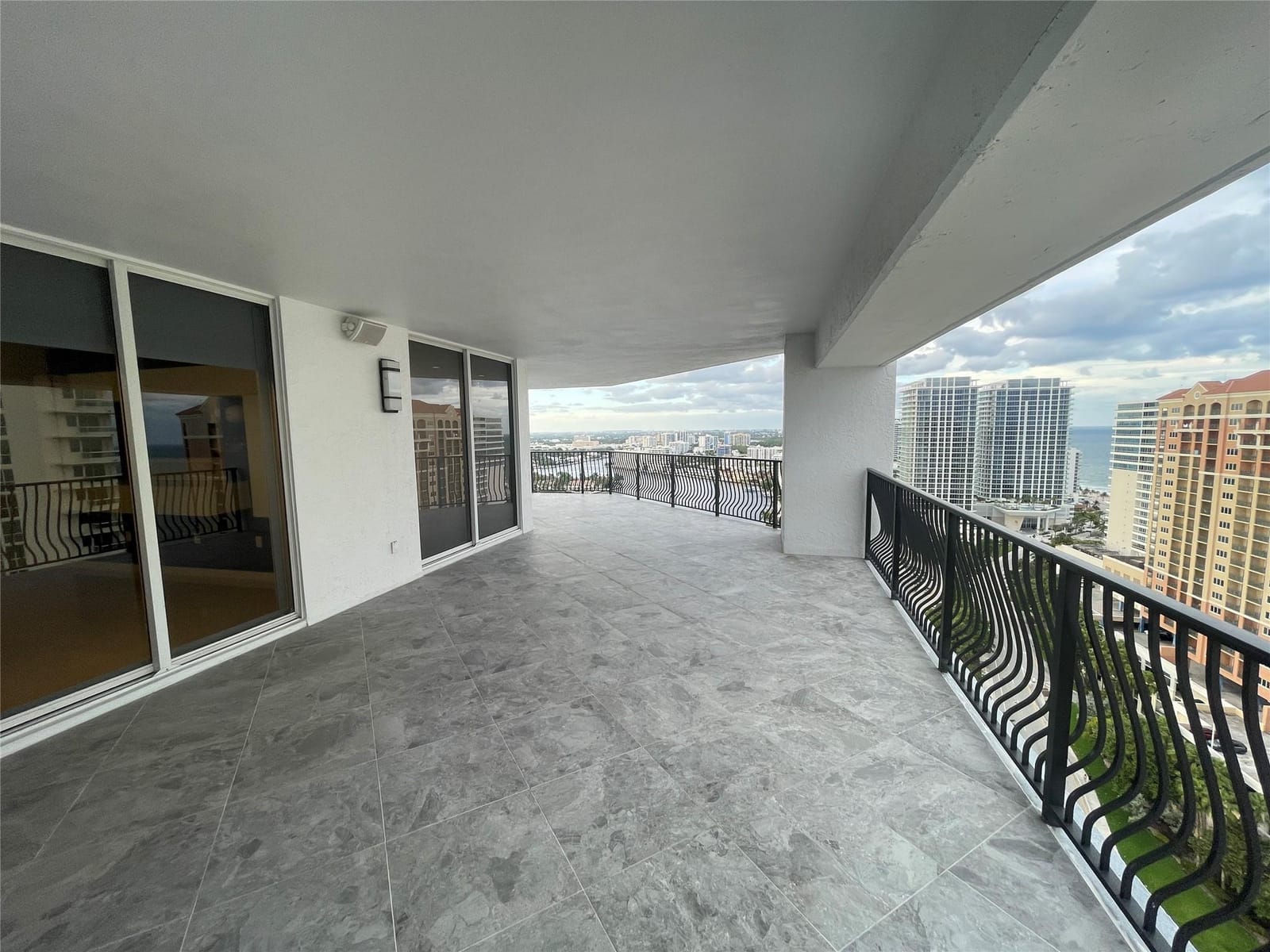 100 S Birch Road 2502C — photo 10
