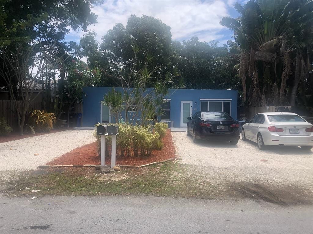 1608 NW 5th Avenue — photo 3