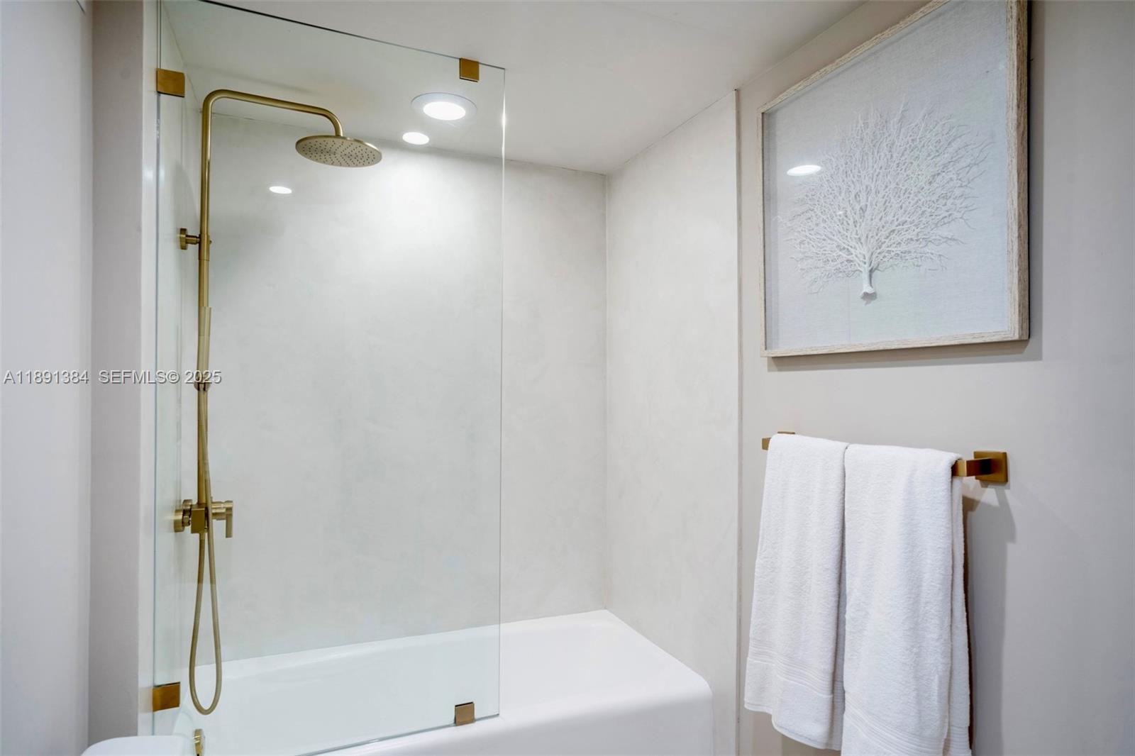 2301 Collins Avenue 836 — photo 12