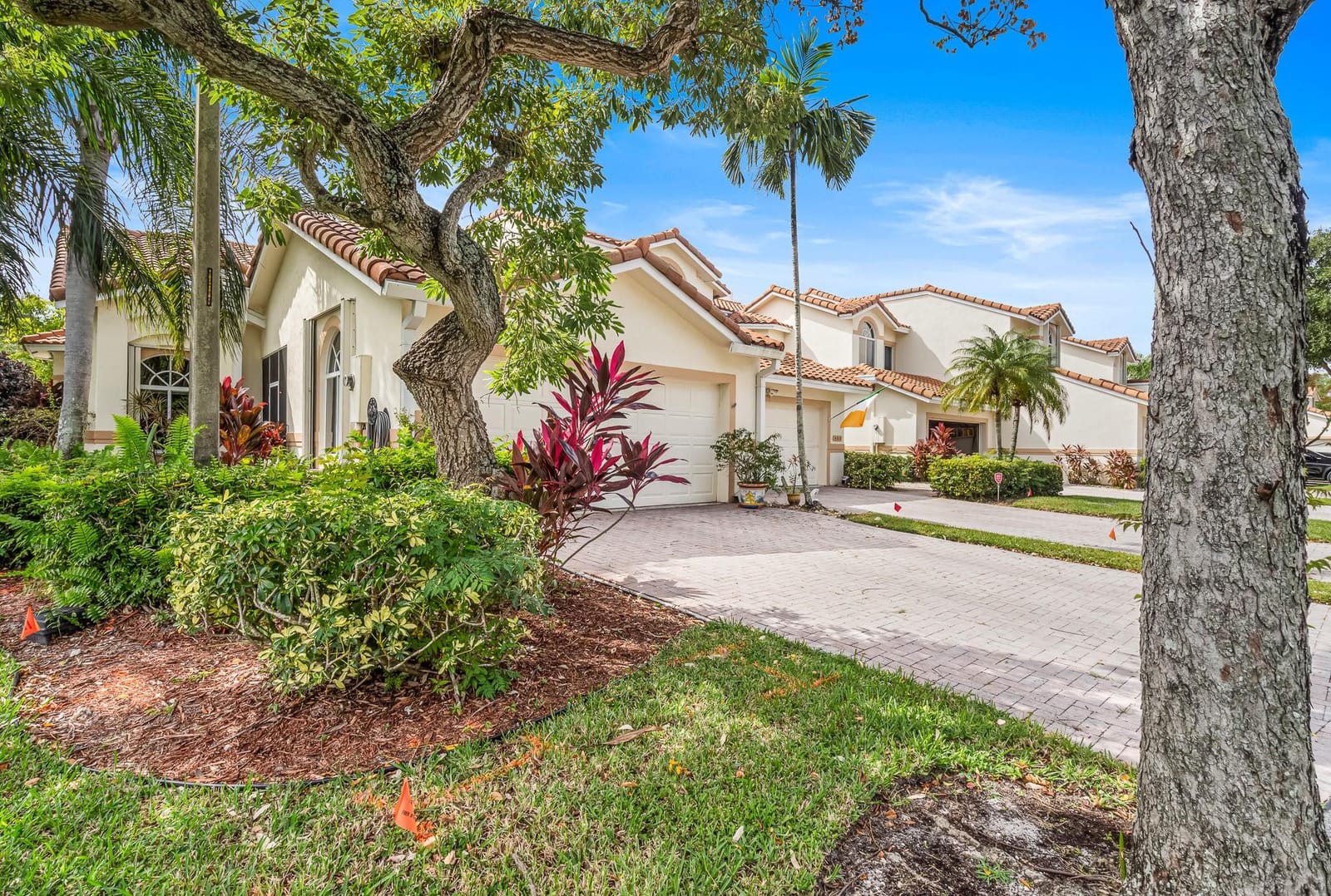 476 W Palm Aire Drive — photo 2