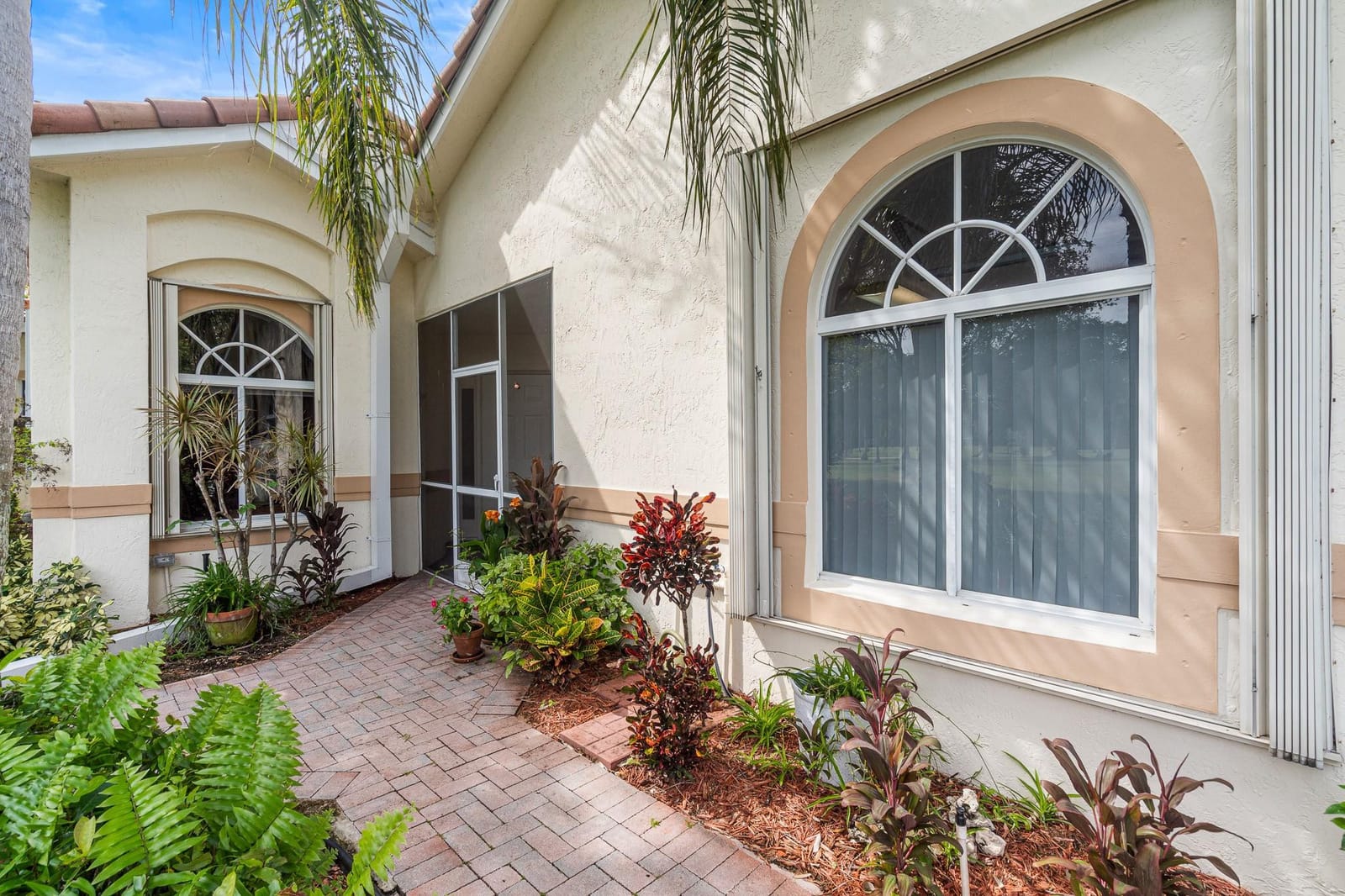 476 W Palm Aire Drive — photo 5