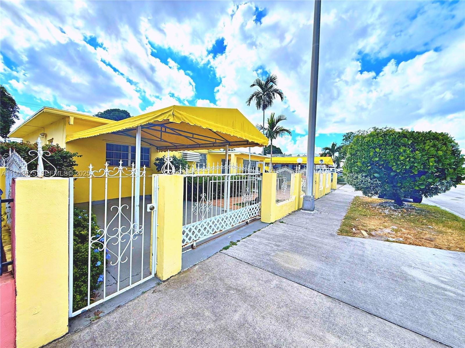 880 E 28th Street, Hialeah, FL 33013