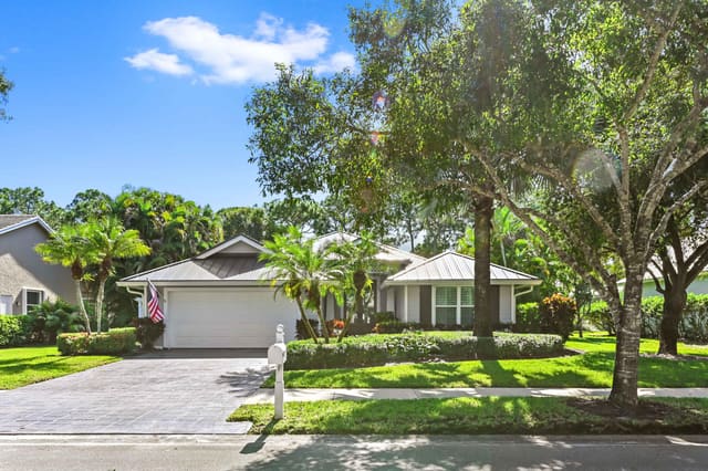7990 SE Mammoth Drive, sold in Forest Glade, Hobe Sound, FL