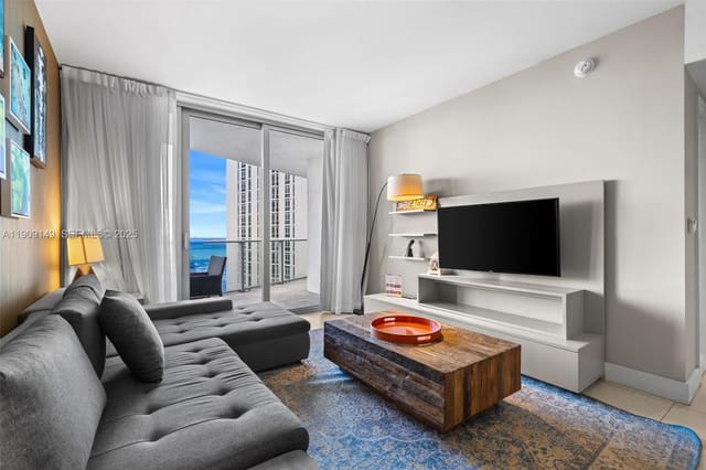4111 S Ocean Drive 1204, sold in 4111 South Ocean Drive Co, Hollywood, FL