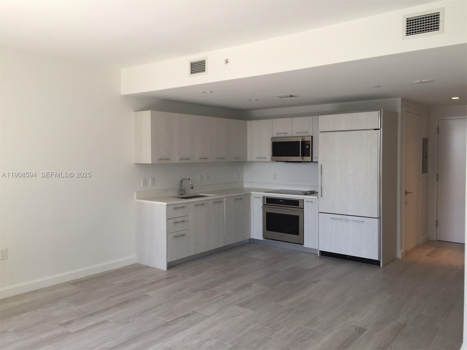 45 SW 9 Street 1402, Miami, FL 33131, Miami