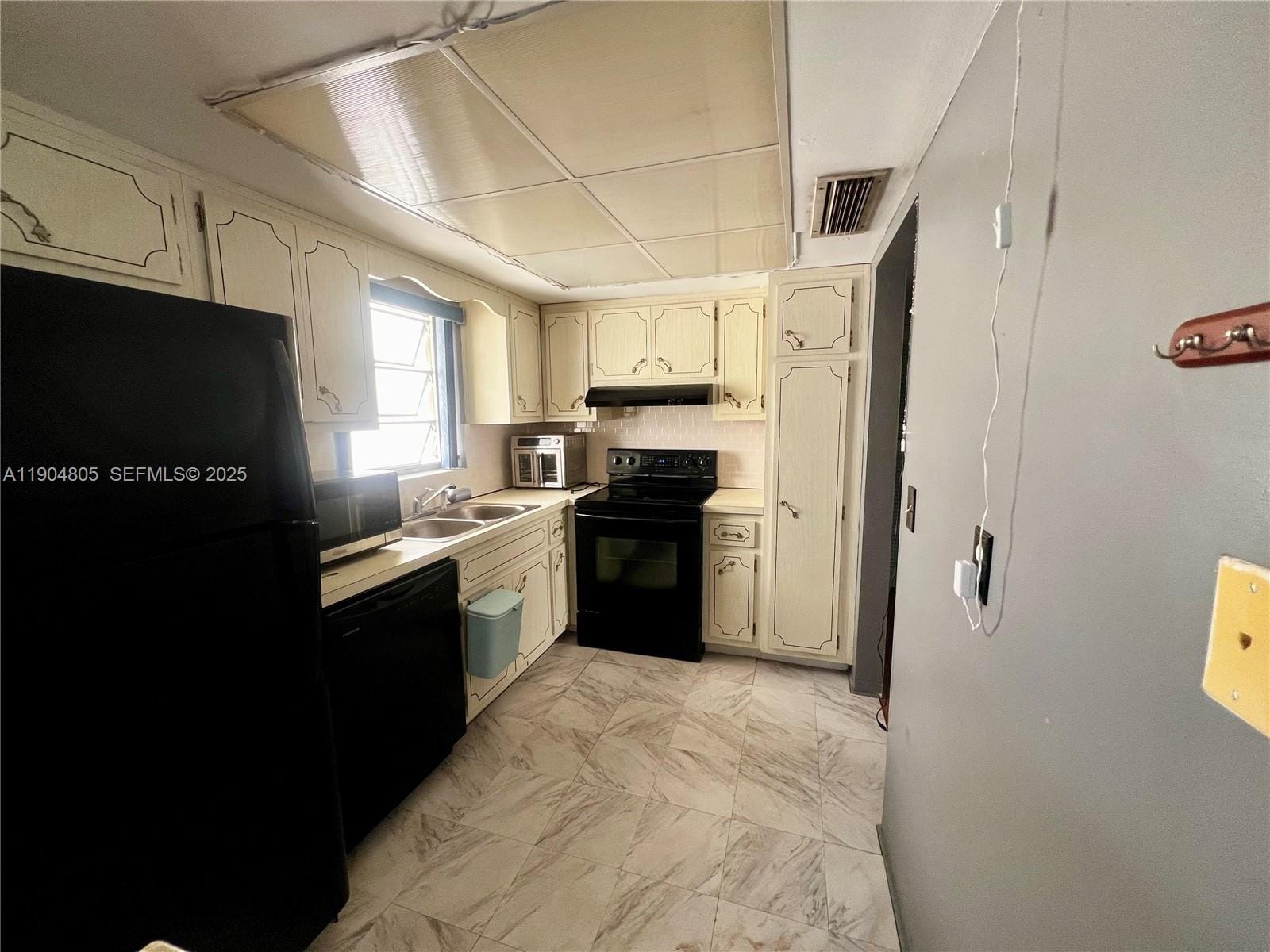 1501 Arthur Street 7 — photo 4