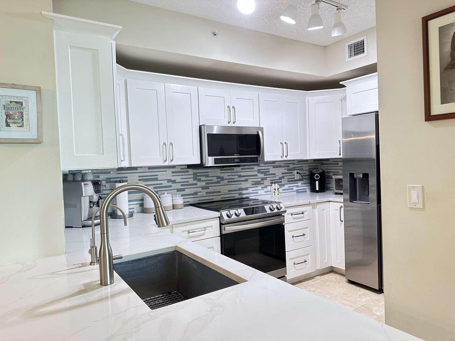 630 S Sapodilla Avenue 215 — photo 11