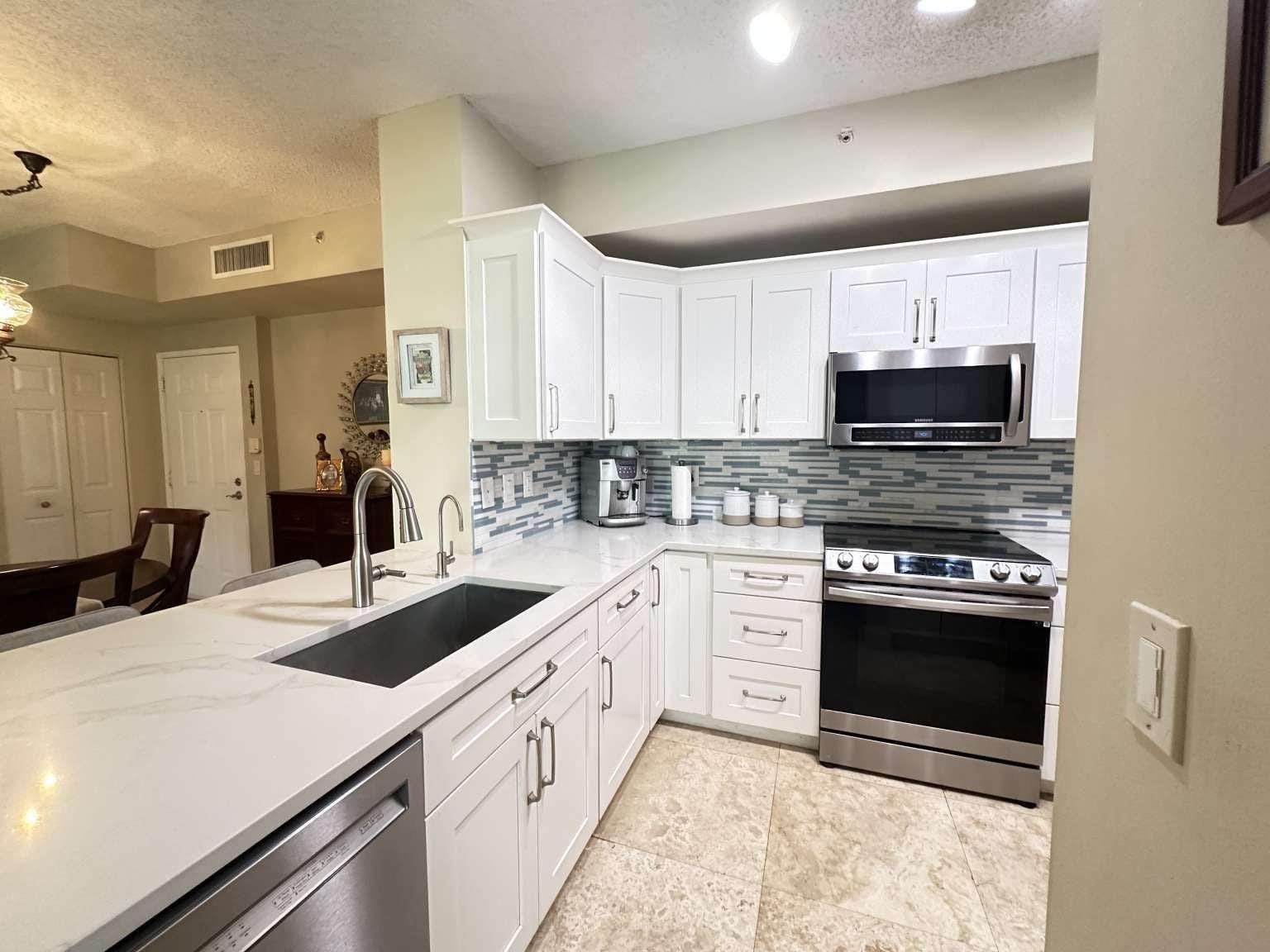630 S Sapodilla Avenue 215 — photo 9