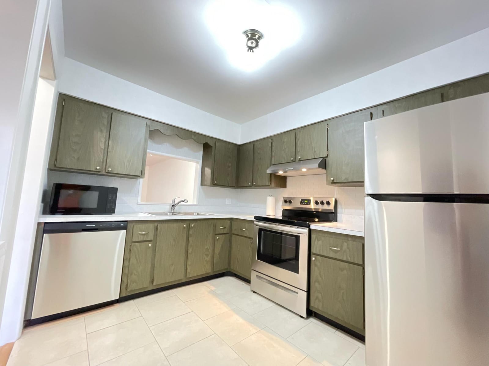 2302 Sunrise Boulevard 202 — photo 1