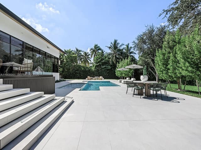 7910 Los Pinos Circle, Cocoplum, Coral Gables, FL